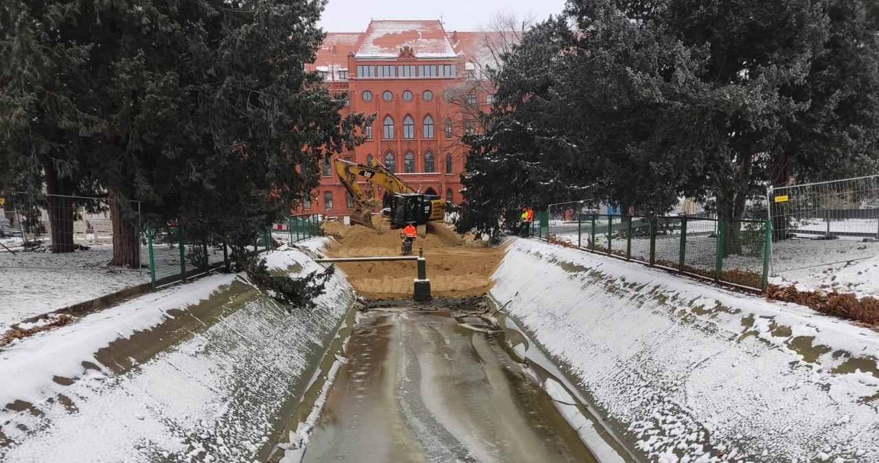 Plac Batorego się zmienia