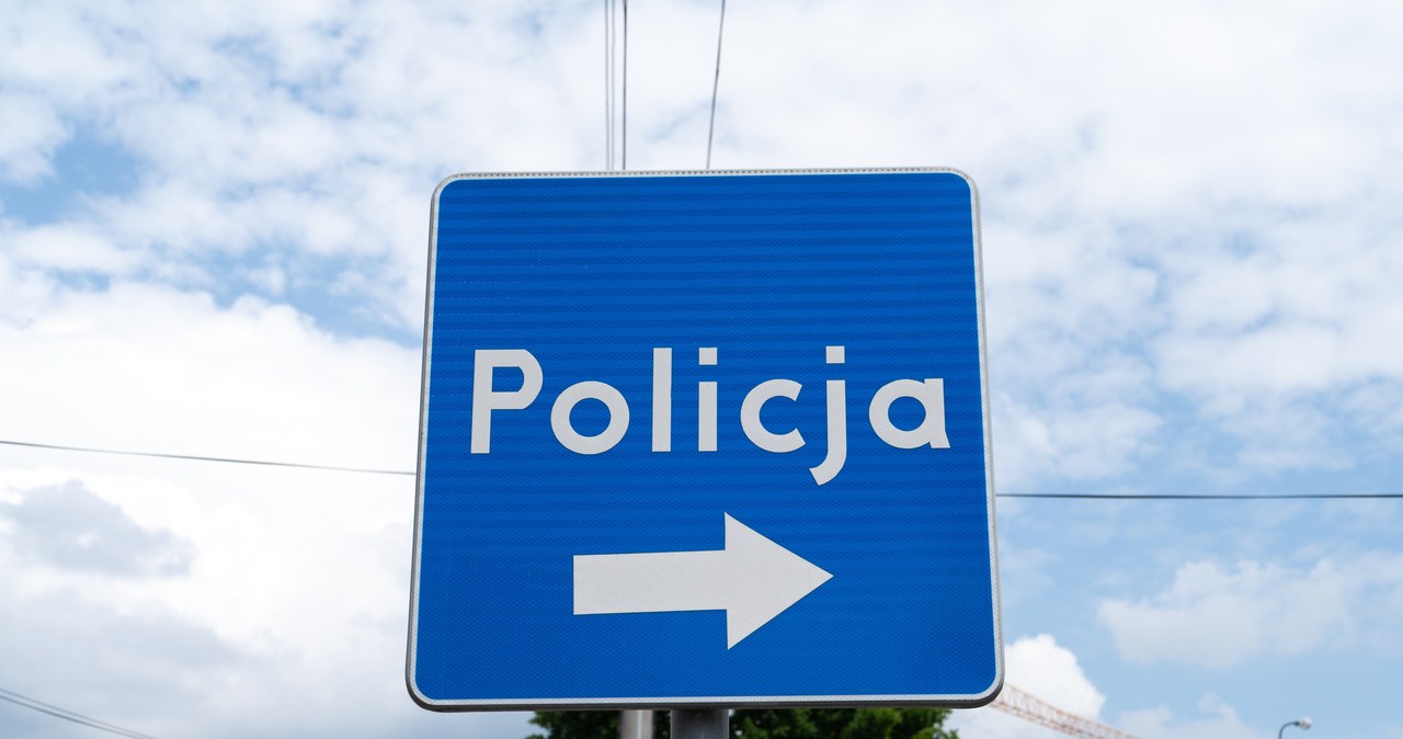 53-letni mężczyzna znaleziony martwy przed komisariatem policji