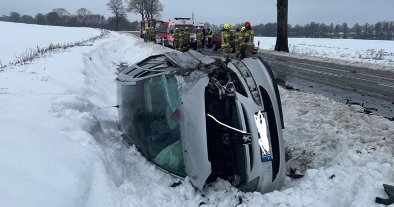 Sześć osób poszkodowanych w zderzeniu dwóch samochodów