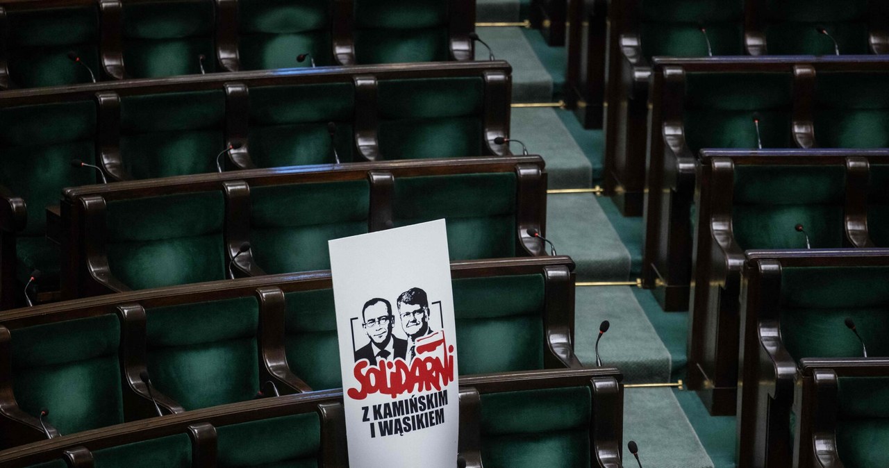 „Bandyci ułaskawieni”, „Mariuszu, Maćku, czekamy na Was”. Politycy o decyzji Dudy