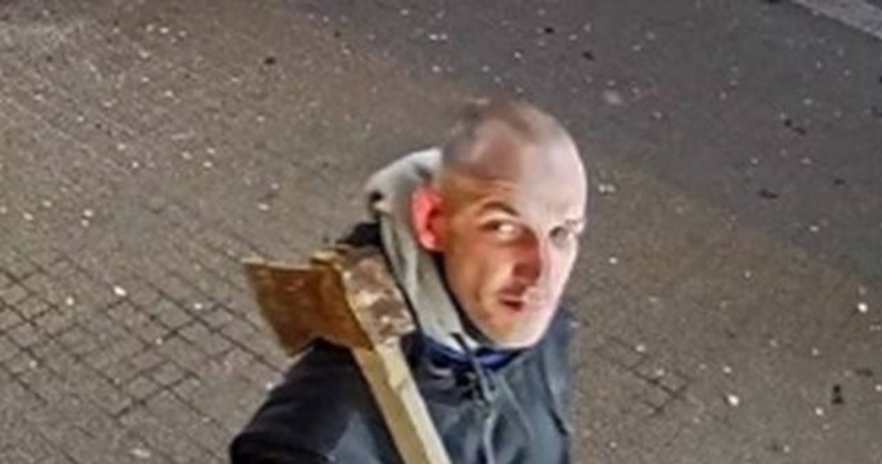 Siekierą zniszczył biletomaty w Gdańsku. Policja publikuje wizerunek wandala