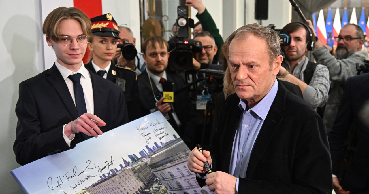 Pigułka „dzień po” również dla 15-latek? Tusk odpowiada
