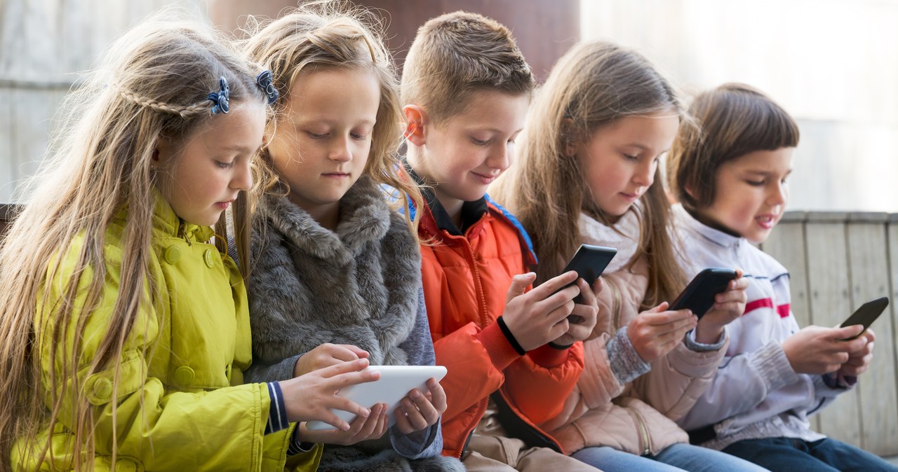 Uczniowie bez telefonów w szkołach? Tak może być w Hiszpanii