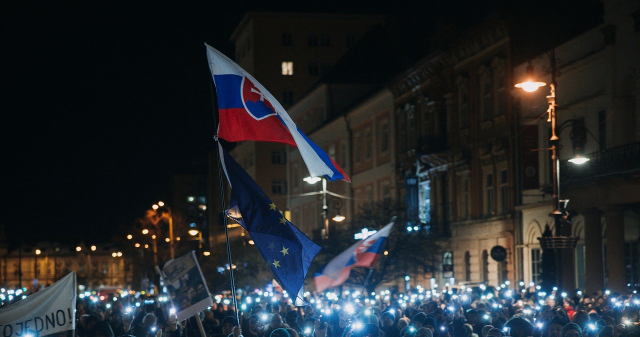 „Fico do więzienia!”.  45 tys. osób protestowało na Słowacji