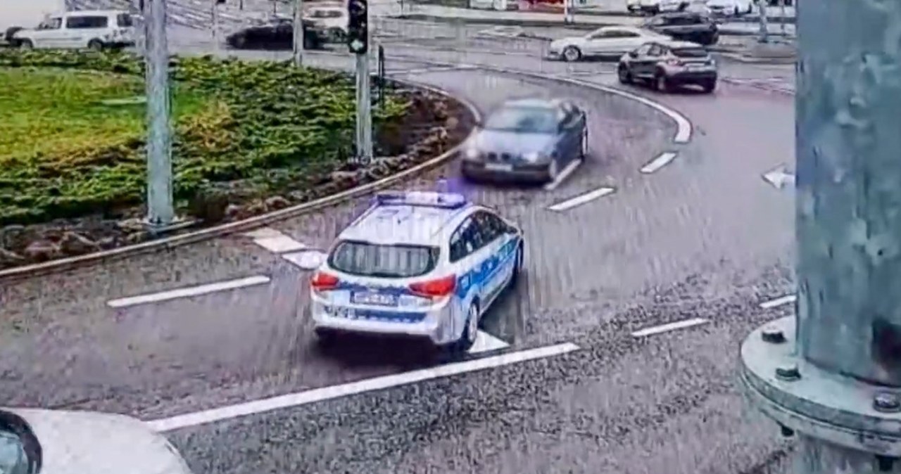 Wjechał bmw pod prąd na ruchliwe rondo [NAGRANIE]
