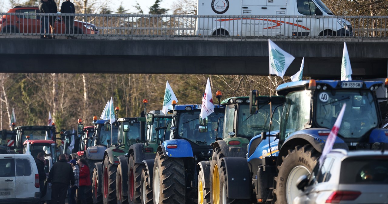Francuscy rolnicy blokują granicę. Paraliż w Katalonii