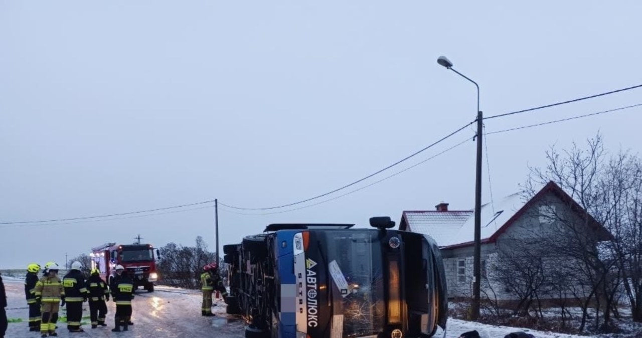 Wypadek autokaru. 18 osób trafiło do szpitali