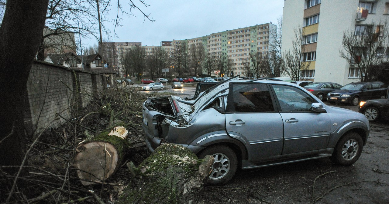 Ponad 600 interwencji strażaków w związku z silnym wiatrem i opadami