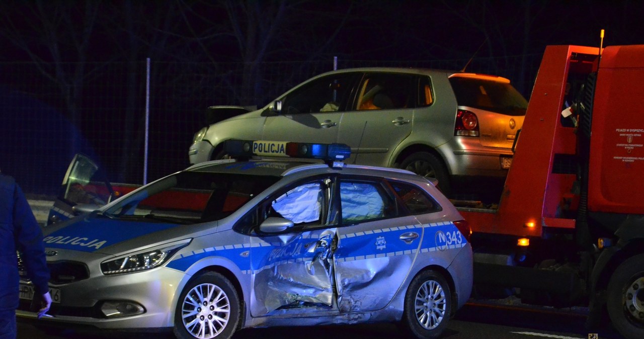 Wypadek z udziałem radiowozu. Cztery osoby ranne, w tym dwaj policjanci