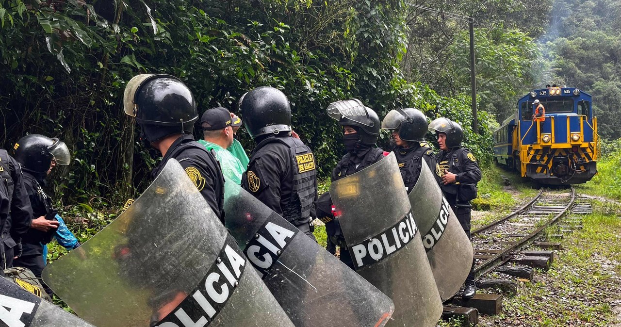 Ewakuacja turystów z Machu Picchu. Mieszkańcy zorganizowali protest
