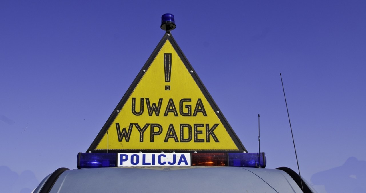 Utrudnienia na autostradzie A4. Przewróciła się laweta przewożąca busa