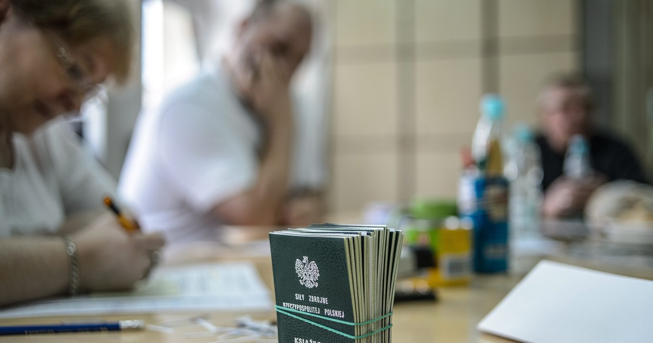 Problemy ze skompletowaniem wojskowych komisji kwalifikacyjnych. Pomysł rządu
