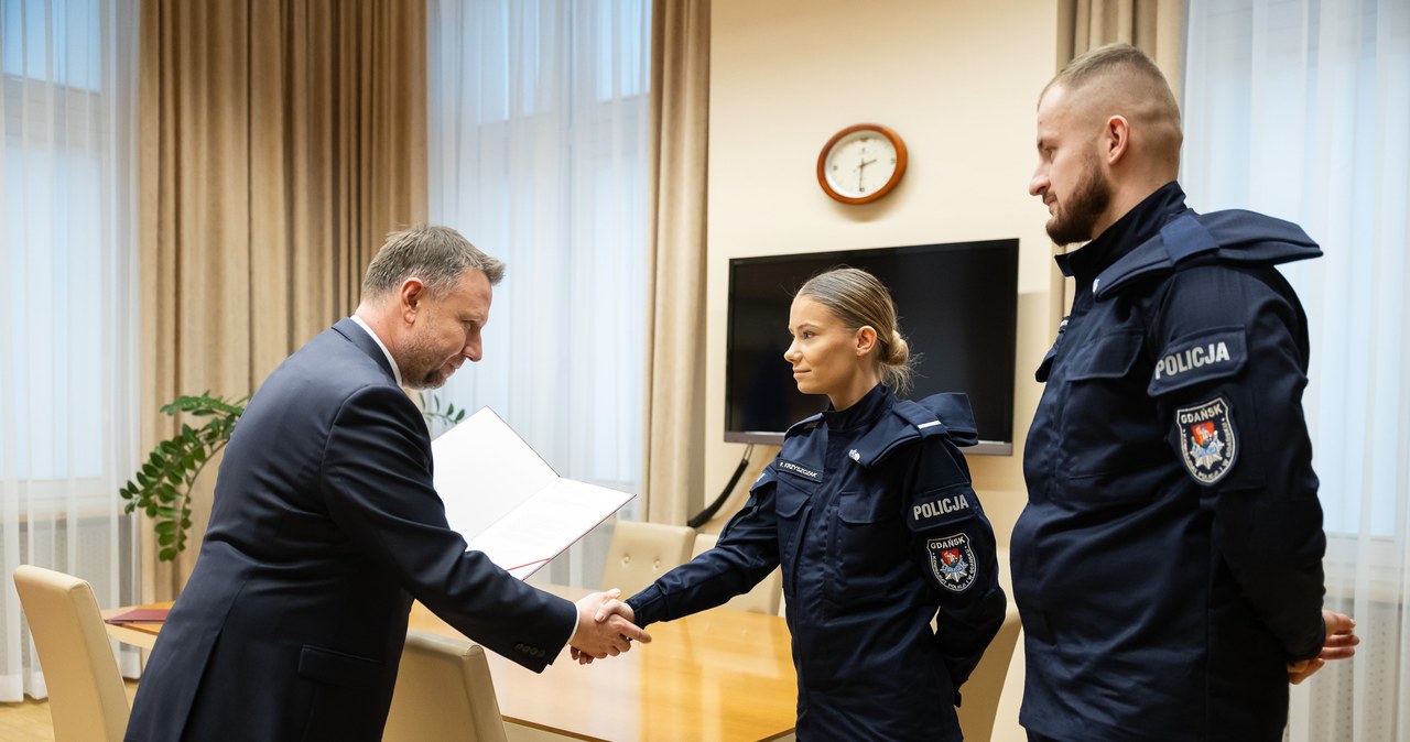 Uratowali 9-latka przed utonięciem. Policjanci nagrodzeni