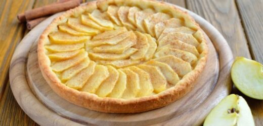 Tarta z budyniem i jabłkami. Kruchy przysmak do popołudniowej kawy
