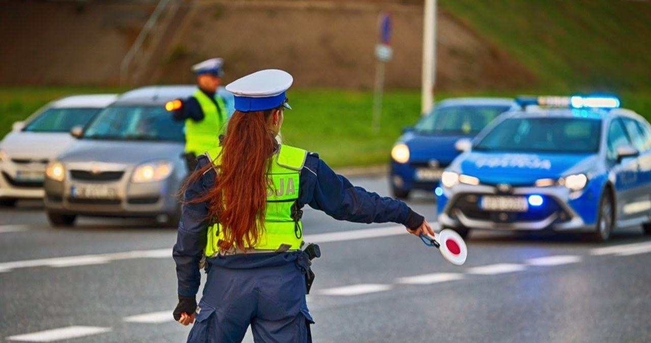 Podczas kontroli drogowej policjant użył broni. We Wrocławiu trwa obława