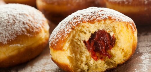 Polacy o pączkach: „Smak inny niż z cukierni”. Domowe czy z dyskontu?