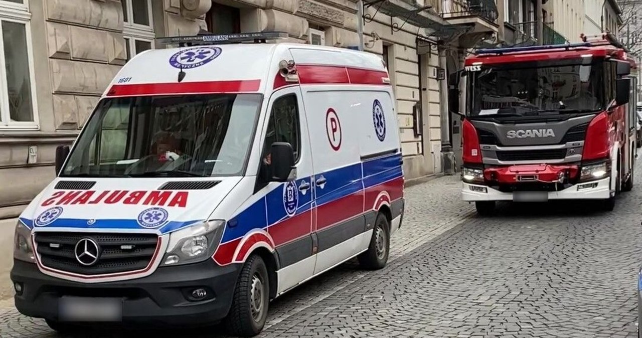 Akcja służb w Krakowie. W kamienicy znaleziono kilkanaście zapalników