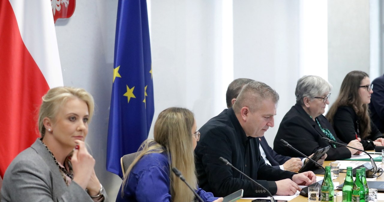 Projekt noweli ws. tabletki „dzień po” ponownie do Komisji Zdrowia