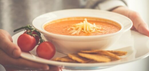 Z taką pomidorową nie ma żartów. Jeden składnik wyniesie ją na poziom restauracyjny