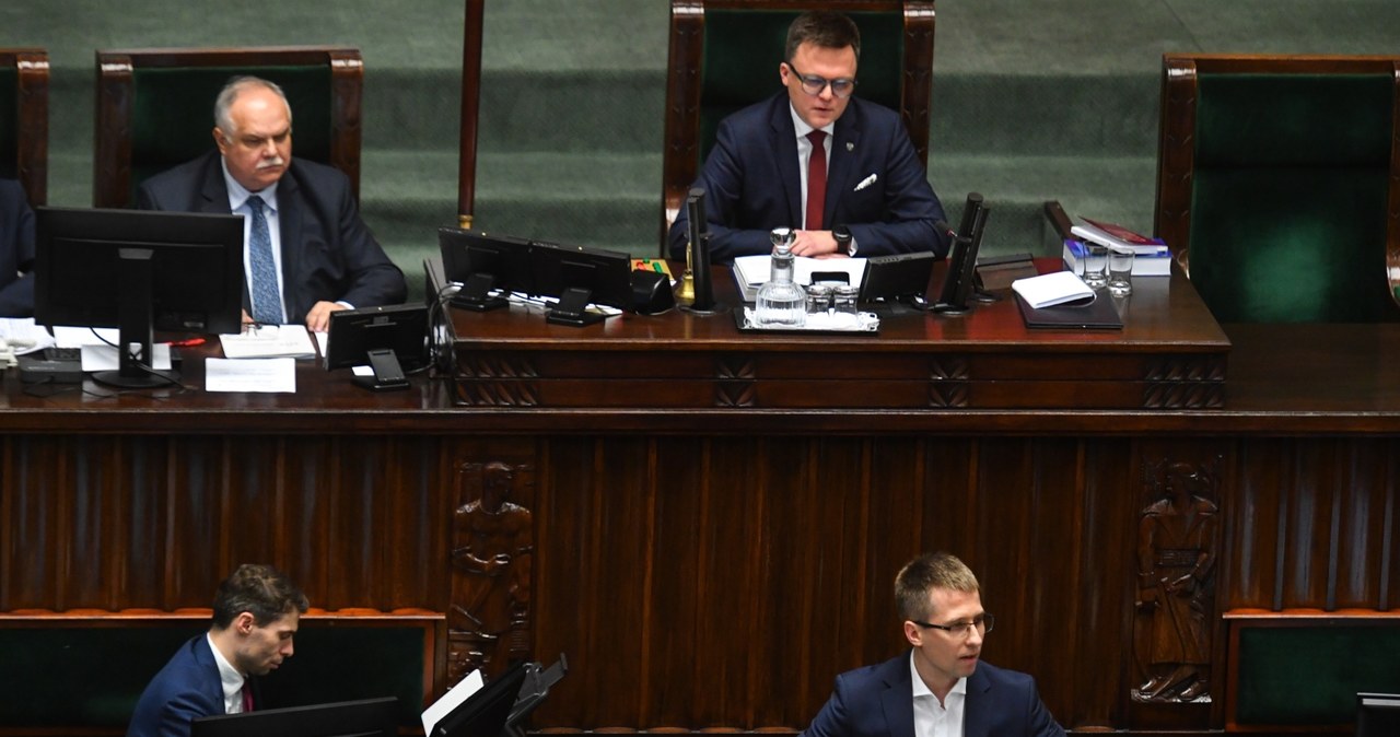 Hołownia dwa razy przerywał obrady Sejmu. Starcie z Kasprzakiem