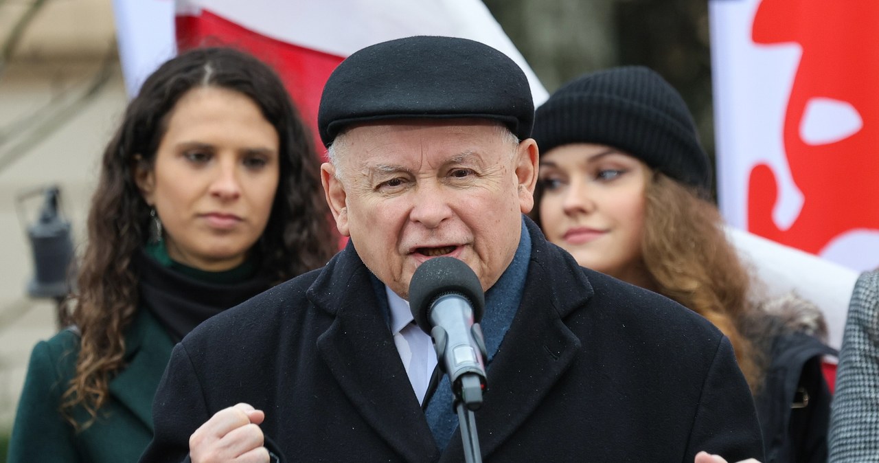 Kaczyński chce bronić demokracji i wysyła rząd „do Nowej Zelandii”