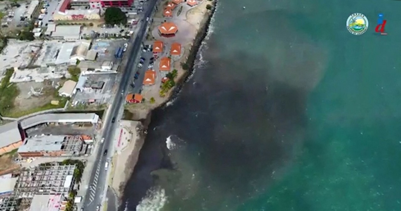 Trynidad i Tobago: Ropa wyciekła z tajemniczego statku