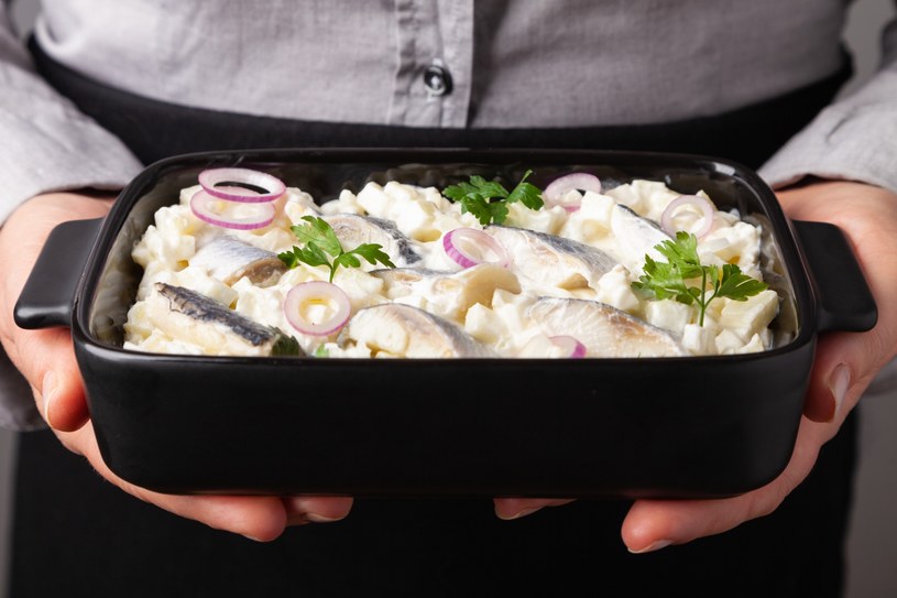 Śledziówka w Środę Popielcową. Tego dnia włącz do menu sycącą i pełną smaku sałatkę