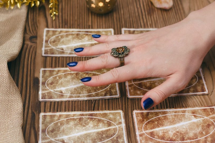 Karty na 13 lutego. Wróżka Diana stawia tarota wszystkim znakom zodiaku. Sprawdź!