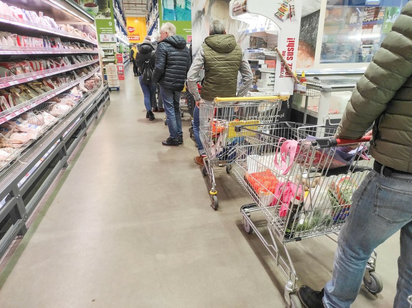 Absurdalny trend w sklepach. W kolejce przy kasie padają mocne słowa