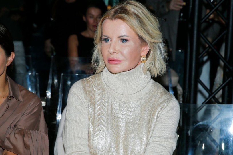 Joanna Racewicz w zielonej sukni. Wygląda zjawiskowo