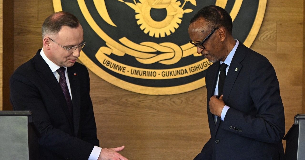 Protesty przeciwko Polsce w Demokratycznej Republice Konga. W tle słowa prezydenta Dudy