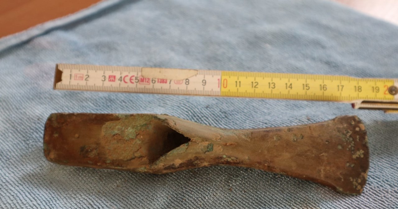 Ta siekierka może mieć nawet 4 tysiące lat! Rzadkie znalezisko koło Świebodzic