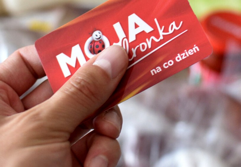 Ukryta „funkcja” aplikacji Biedronki. Dyskont ostrzega przed korzystaniem