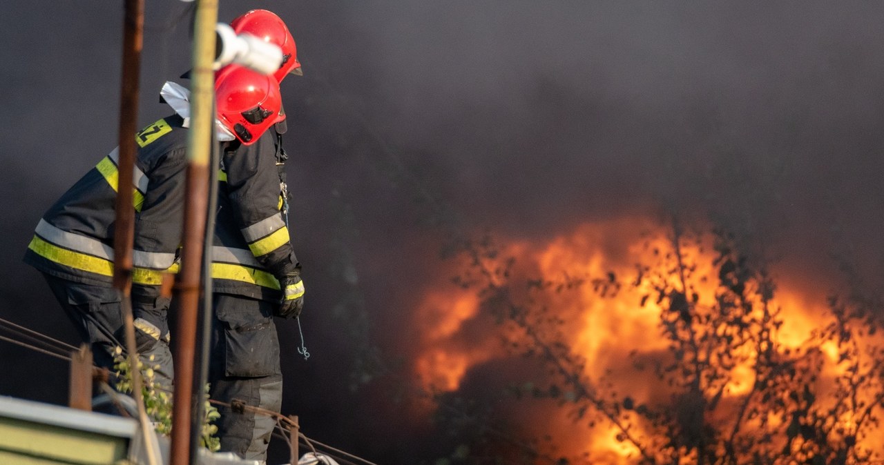 Cały dom stanął w ogniu. Trudna walka strażaków