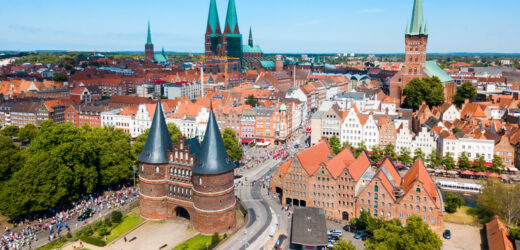 Imponujące miasto nad Bałtykiem. Zupełnie inne niż Łeba czy Ustka