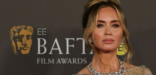 Emily Blunt odsłoniła brzuch w efektownej stylizacji. Czerwony dywan należał do czterdziestolatki