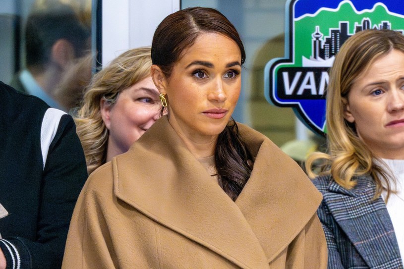 Meghan Markle chciała wyglądać dostojnie, a zaliczyła wpadkę? Co za miny!