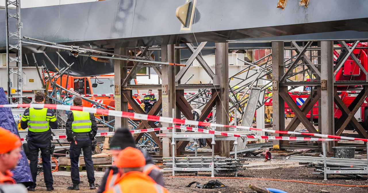 Tragedia podczas budowy mostu w Holandii. Media: Zginął Polak