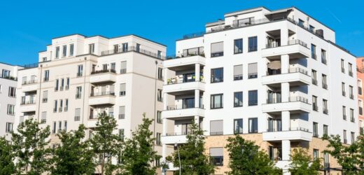 Prosty sposób na mech na balkonie i tarasie. Pozbędziesz się go w kilka sekund