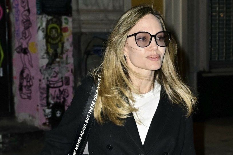 Angelina Jolie w blond włosach. Jest nie do poznania