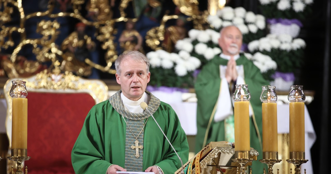 Proboszcz odwołany, by zrobić miejsce dla współpracownika arcybiskupa? Ustalenia RMF FM