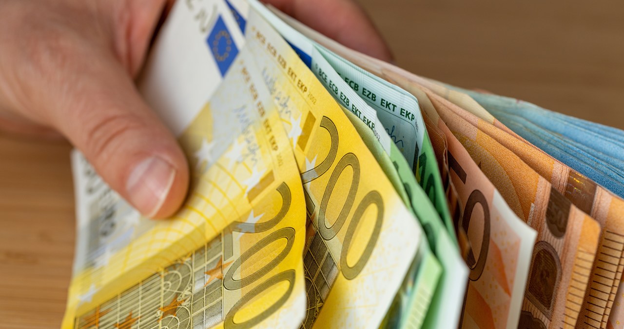 Na ulicy znalazł prawie 36 tys. euro. Policja szuka właściciela