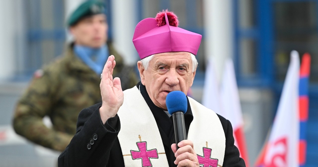 Abp Dzięga wprowadza w błąd księży? Ujawniany skandaliczny list!