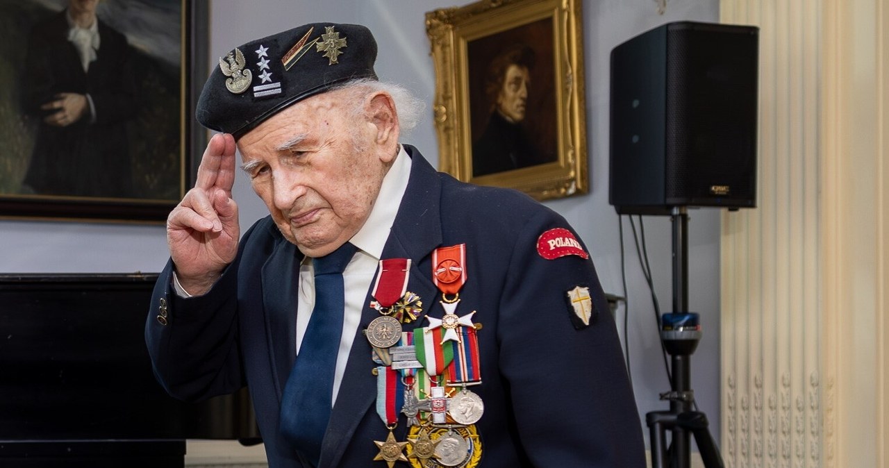 Płk Romuald Lipiński z Odznaką Honorową Bene Merito