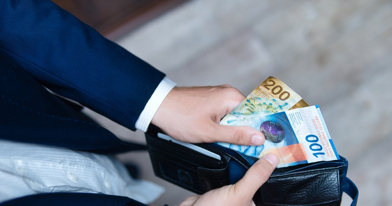 30 tys. osób dostało podwójną wypłatę. Wszystko przez błąd techniczny