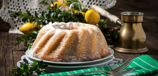 Aromatyczna i pyszna. Babka z rozmarynem zaskoczy gości na Wielkanoc