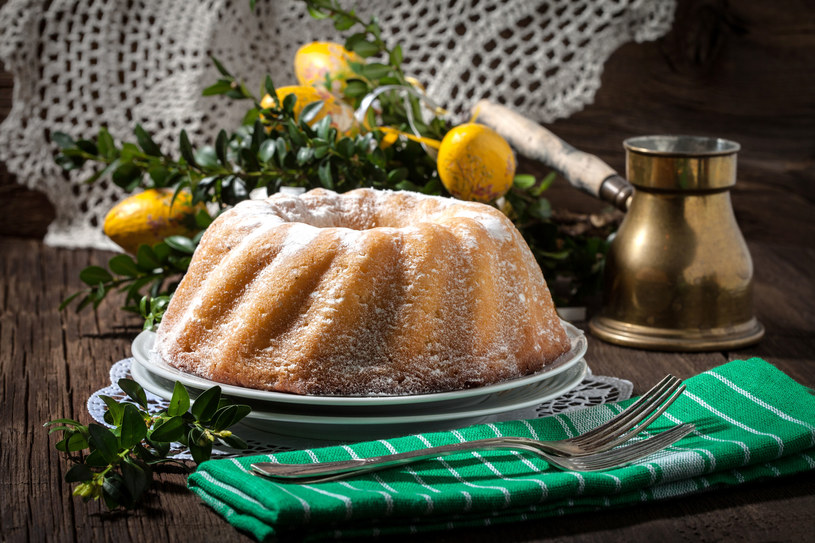 Aromatyczna i pyszna. Babka z rozmarynem zaskoczy gości na Wielkanoc