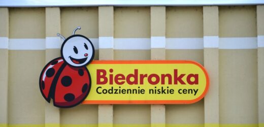 „Trzynasta pensja” dla pracowników Biedronki. Kto może liczyć na dodatkowe pieniądze?