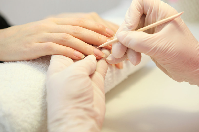 Świetna alternatywa dla hybrydy. Trwały manicure bez użycia lampy UV