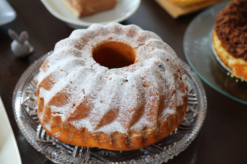 Wyróżnia ją maślana korona i lukier. Oto najlepsza babka na Wielkanoc